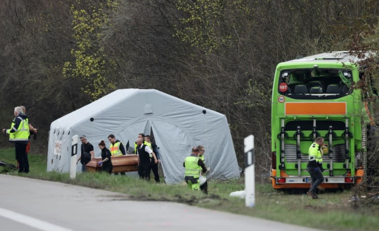 A Flixbus on the way from Berlin to Zurich careered off the motorway near Leipzig (Jens Schlueter)