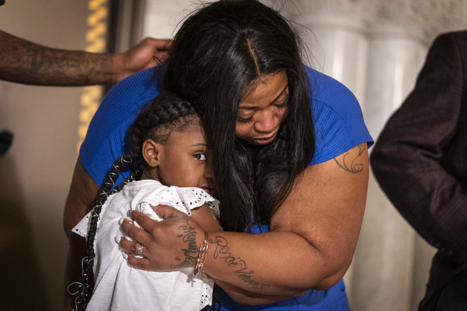 Gianna Floyd y su madre Roxie Washington. (Photo by Leila Navidi/Star Tribune via Getty Images)