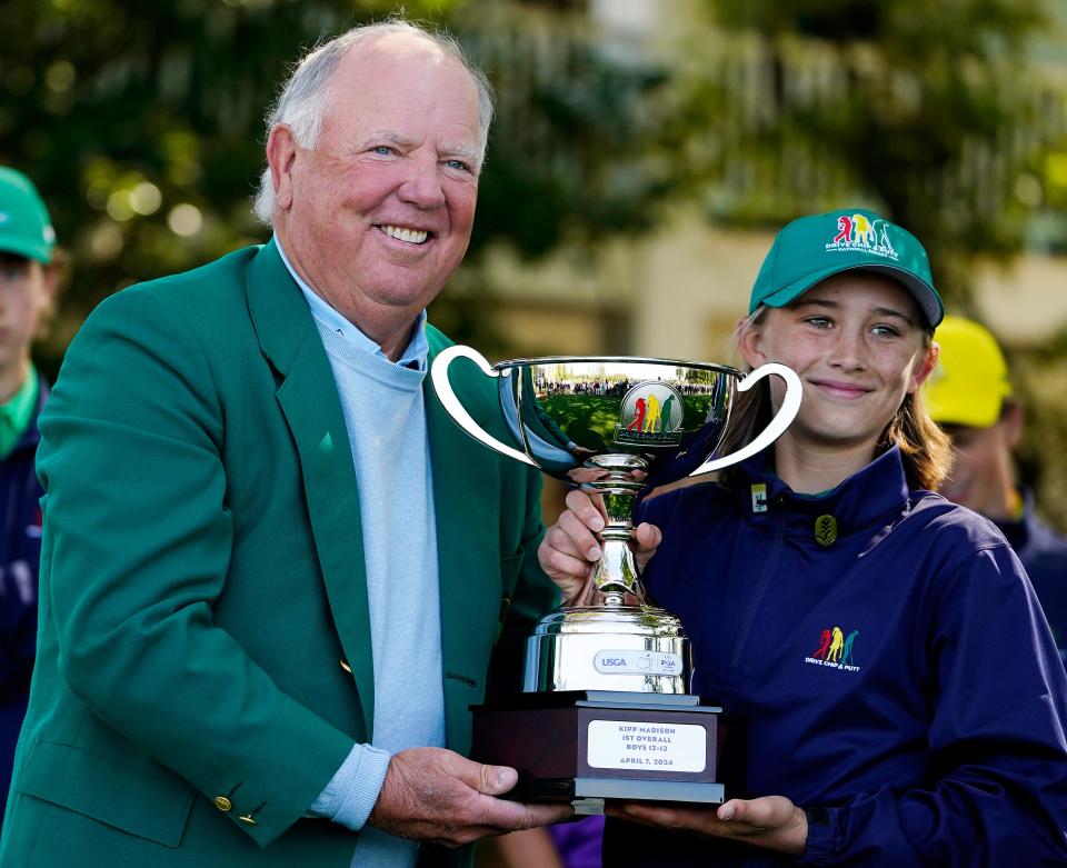 Masters champion Mark O'Meara (left) with Evans' Kipp Madison, who won the 12-13 boys division of the Drive, Chip & Putt National Finals on Sunday.