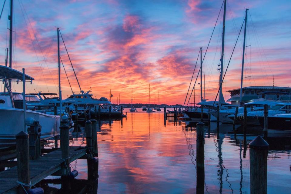 <p>This marina in Annapolis, Maryland looks particularly stunning at sunset.</p>