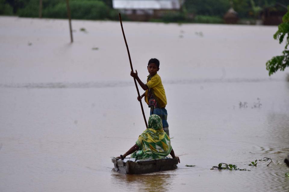 NAGAON,INDIA-JULY 22,2020 :Flood affected villagers are transported on a boat towards a safer place at a village in Nagaon district of Assam , India - PHOTOGRAPH BY Anuwar Ali Hazarika / Barcroft Studios / Future Publishing (Photo credit should read Anuwar Ali Hazarika/Barcroft Media via Getty Images)