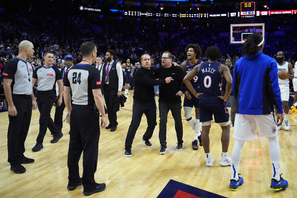 Nick Nurse and Kelly Oubre Jr. felt strongly that a foul should have been called during their one-point loss to the Clippers. (AP Photo/Matt Slocum)