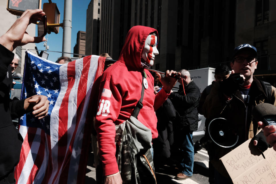 Trump supporters and critics gather outside of a courthouse in New York (Spencer Platt / Getty Images)