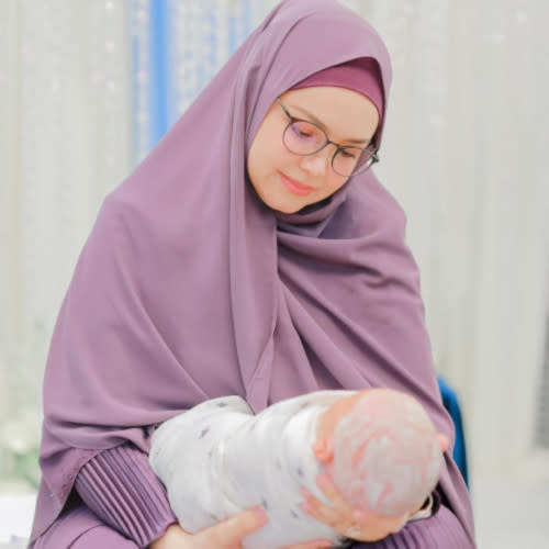 Siti welcomed son Muhammad Afwa in early Ramadan