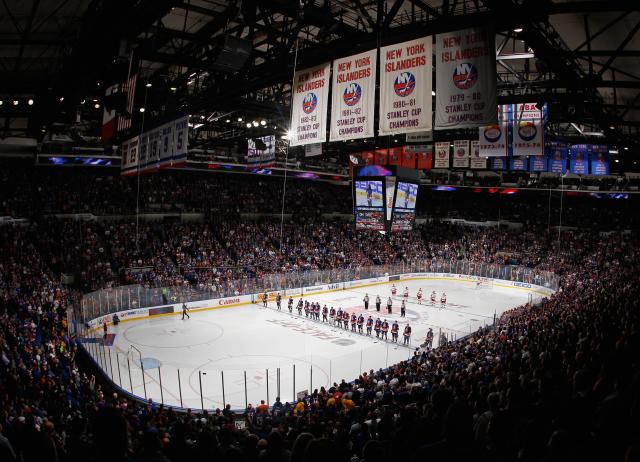 Islanders get nostalgic with last game in Coliseum —