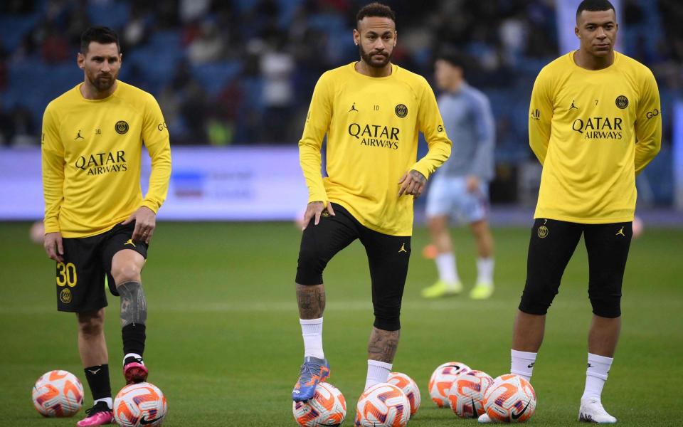 Paris Saint-Germain's Argentine forward Lionel Messi (L) Paris Saint-Germain's Brazilian forward Neymar - AFP/Franck Fife