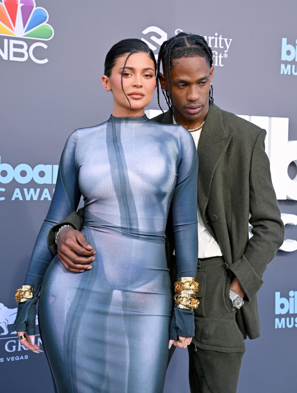 The couple pose together for photographers at a red carpet event