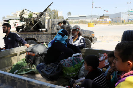 Members of Libyan internationally recognised government forces evacuate a family during the fighting with Eastern forces, at Al-Swani area in Tripoli, Libya April 18, 2019. REUTERS/Ahmed Jadallah