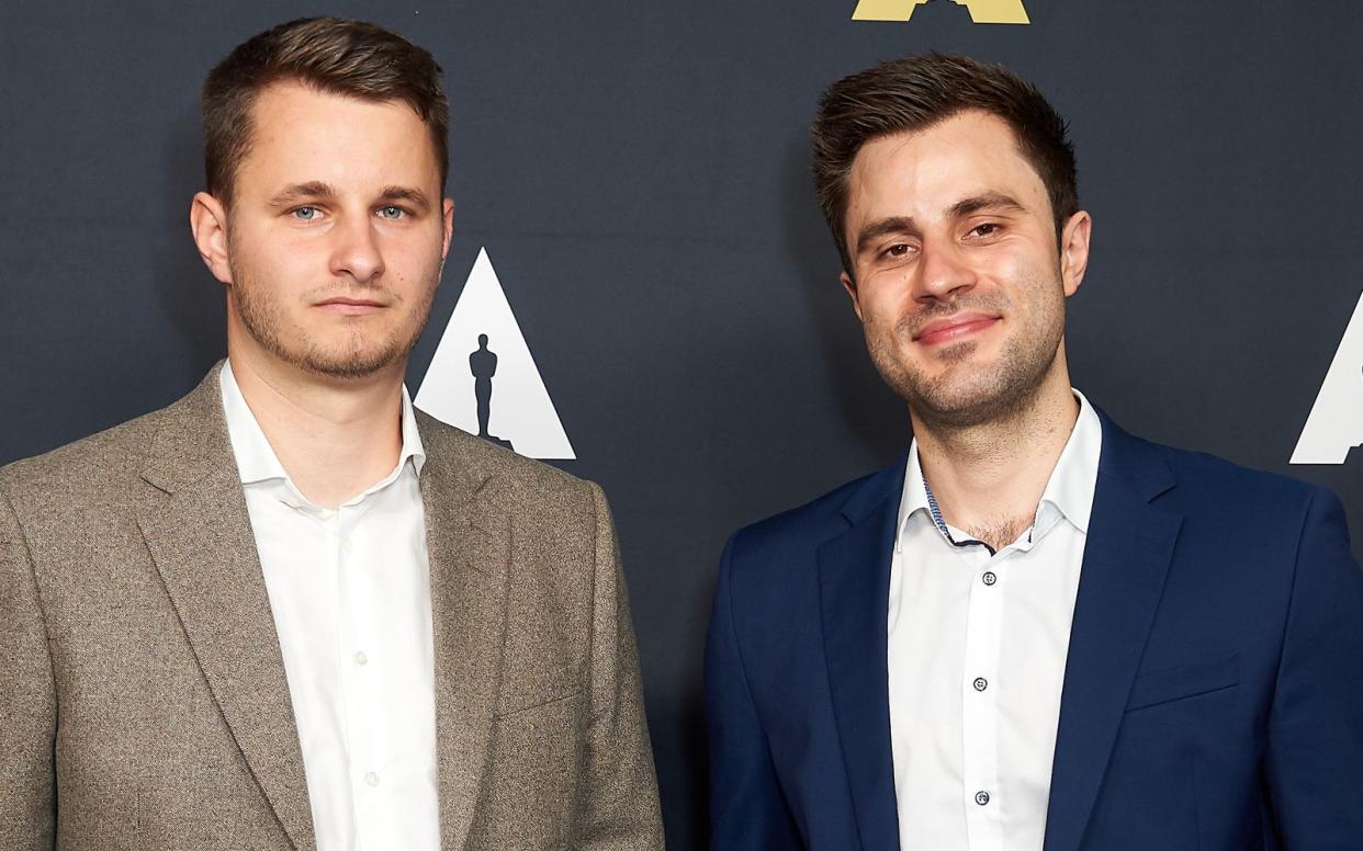 Gold für Nils Keller (rechts), Silber für Welf Reinhart: Gleich zwei Nachwuchs-Regisseure der HFF München dürfen sich über einen Studenten-Oscar freuen. (Bild: 2022 Getty Images/Unique Nicole)