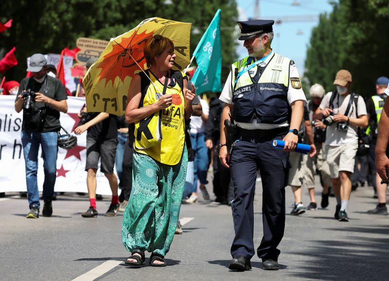 Foto del sábado de una manifestación en Múnich antes de la cumbre del G7.