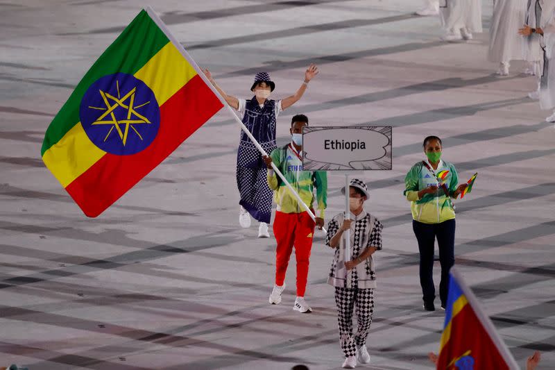 Foto del viernes de Abdelmalik Muktar, el abanderado de Etiopía en la ceremonia inaugural de los Juegos de Tokio