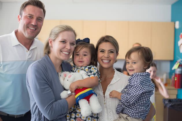 From left to right: Craig (dad), Dr. Cohn, Harper, Macee (mom), and Cruz (twin brother). (Photo: Leukemia & Lymphoma Society)