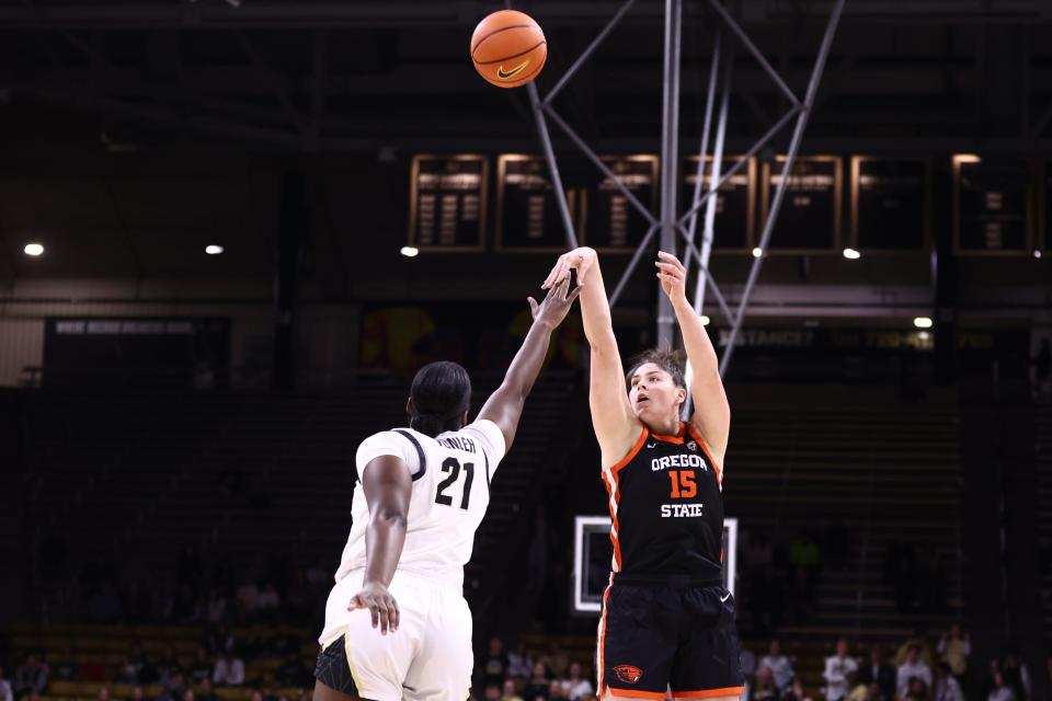 BOULDER, COLORADO - FEBRUARY 11: Raegan Beers #15 of the Oregon State Beavers scores around Aaronette Vonleh #21 of the Colorado Buffaloes in the first quarter at the CU Events Center on February 11, 2024 in Boulder, Colorado. (Photo by Tyler Schank/Getty Images)