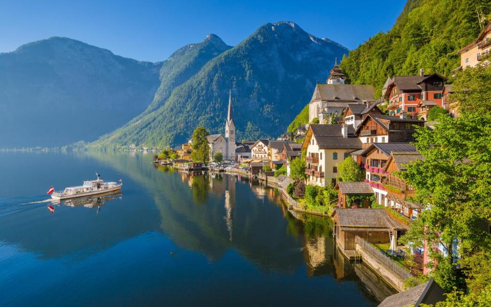 Παραλίμνια πόλη Hallstatt στις Άλπεις, Αυστρία