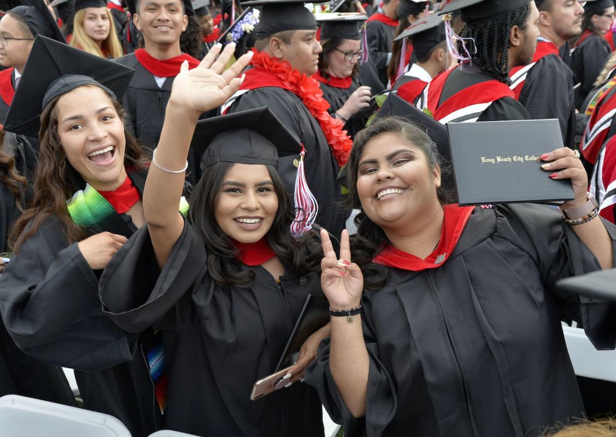 At colleges with a majority-Black student population, Black and white students graduate at the same rate. <a href="https://www.gettyimages.com/detail/news-photo/long-beach-city-college-graduates-having-a-good-time-at-news-photo/1154261552?adppopup=true" rel="nofollow noopener" target="_blank" data-ylk="slk:Brittany Murray/MediaNews Group/Long Beach Press-Telegram via Getty Images;elm:context_link;itc:0" class="link ">Brittany Murray/MediaNews Group/Long Beach Press-Telegram via Getty Images</a>