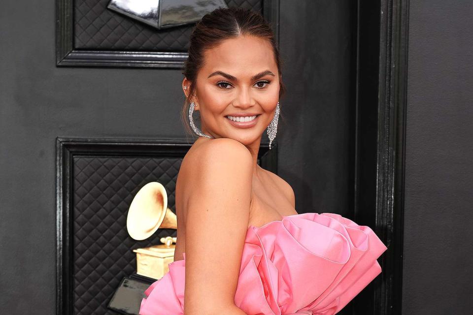 <p>The <a href="https://people.com/tag/chrissy-teigen/" rel="nofollow noopener" target="_blank" data-ylk="slk:cookbook author" class="link ">cookbook author</a> shocked fans when she tweeted a video revealing the real pronunciation of her last name in 2018.</p> <p>Instead of "tee-gen," which was what many people had been saying, it's actually "tie-gen."</p> <p>"I'm tired of living this lie," the model said in her video. <a href="https://twitter.com/chrissyteigen/status/1041537000589783040?ref_src=twsrc%255Etfw%257Ctwcamp%255Etweetembed%257Ctwterm%255E1041537000589783040%257Ctwgr%255E3fec733e2ff4bd0a2f8368728f9bcfce83b15b41%257Ctwcon%255Es1_&ref_url=https%253A%252F%252Fwww.elle.com%252Fculture%252Fcelebrities%252Fa23279382%252Fchrissy-teigen-name-pronunciation%252F" rel="nofollow noopener" target="_blank" data-ylk="slk:&quot;It's 'tie-gen.'&quot;" class="link ">"It's 'tie-gen.'"</a></p> <p>Her mom, Vilailuck, confirmed the truth. (Though <a href="https://people.com/tv/chrissy-teigen-accepts-wrong-pronunciation-last-name-emmys-2018/" rel="nofollow noopener" target="_blank" data-ylk="slk:Teigen later admitted she'll accept the common mispronunciation" class="link ">Teigen later admitted she'll accept the common mispronunciation</a>: "Sorry, dad!")</p>