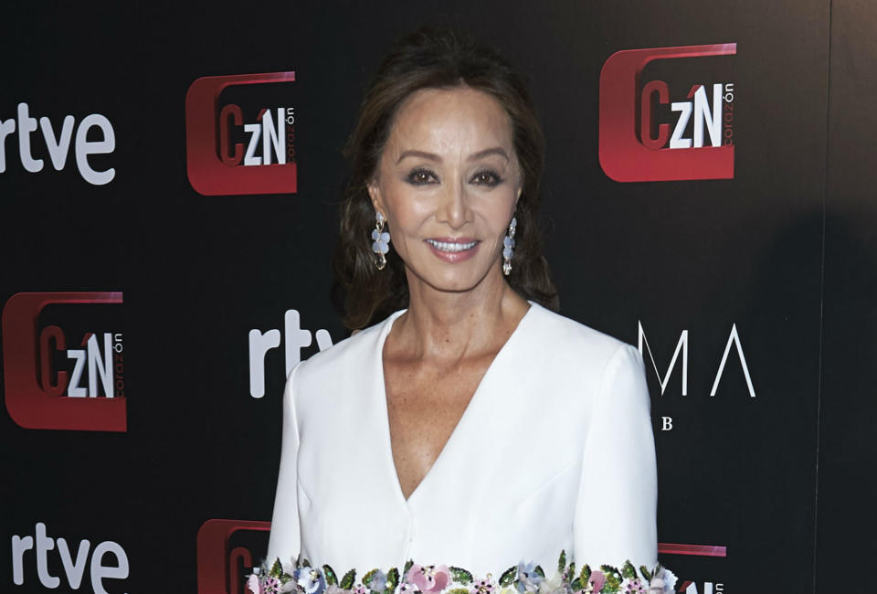 <p>La madre de Enrique Iglesias, Isabel Preysler, también tiene una curiosa superstición. La <em>socialité</em> nunca sale de casa sin antes darle siete vueltas a un anillo que siempre lleva puesto. (Foto: Carlos Alvarez / Getty Images). </p>