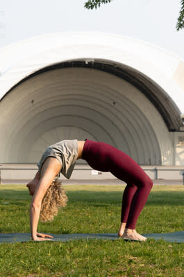 Your Yard Series will feature free Yoga in Bandshell Park, Exhibition Place. (CNW Group/Exhibition Place)