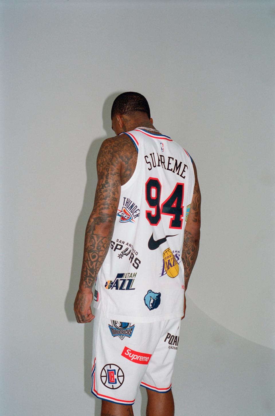 Supreme revives the spirit of NBA jeans.