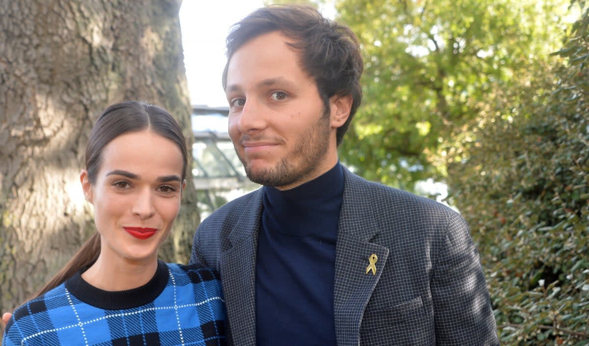 <p>Vianney est fou amoureux de sa femme Catherine Robert.</p>
<p>Vianney Bureau (Vianney), sa compagne Catherine Robert - People au défilé Lacoste Collection Prêt-à-Porter lors de la Fashion Week de Paris. © Veeren Ramsamy-Christophe Clovis/Bestimage <br /><br /></p> - © BestImage, Veeren -Christophe Clovis / Bestimage