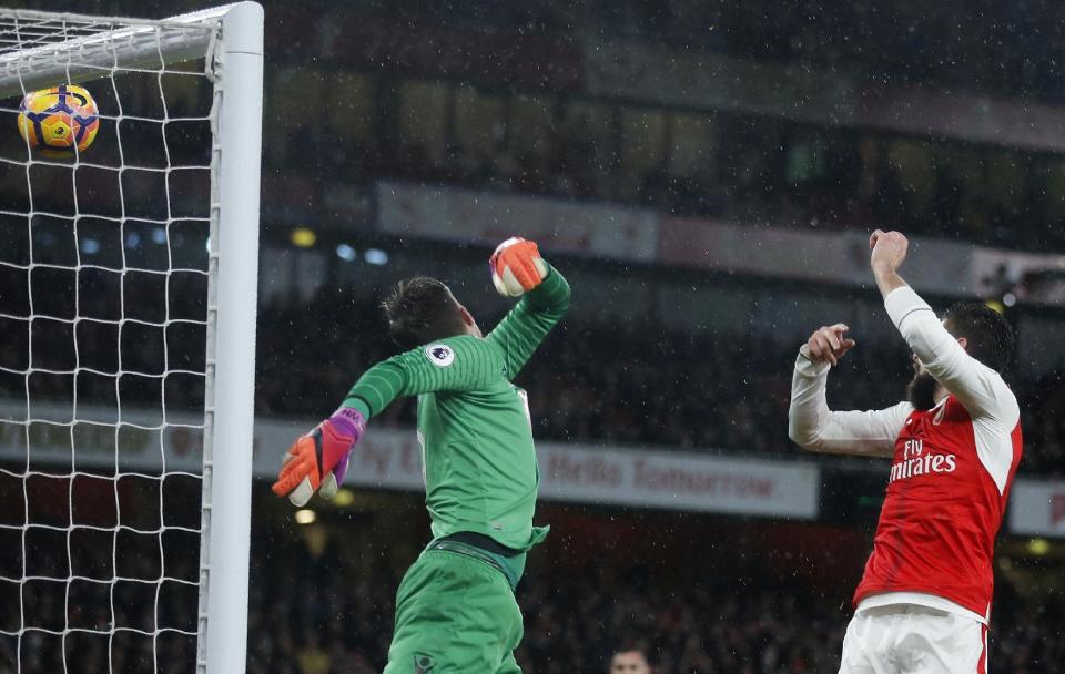 Crystal Palace's goalkeeper Wayne Hennessey fails to save a goal from Arsenal's Alex Iwobi during the English Premier League soccer match between Arsenal and Crystal Palace at the Emirates stadium in London, Sunday, Jan. 1, 2017. (AP Photo/Frank Augstein)