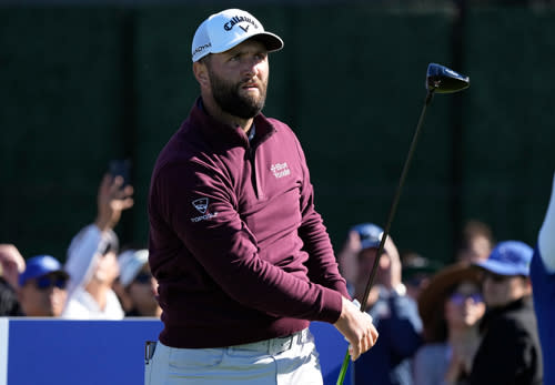 ¿Quieres parecer un ganador? Echa un vistazo al equipo de TravisMathew que Jon Rahm ha estado luciendo durante su calentador de dos victorias