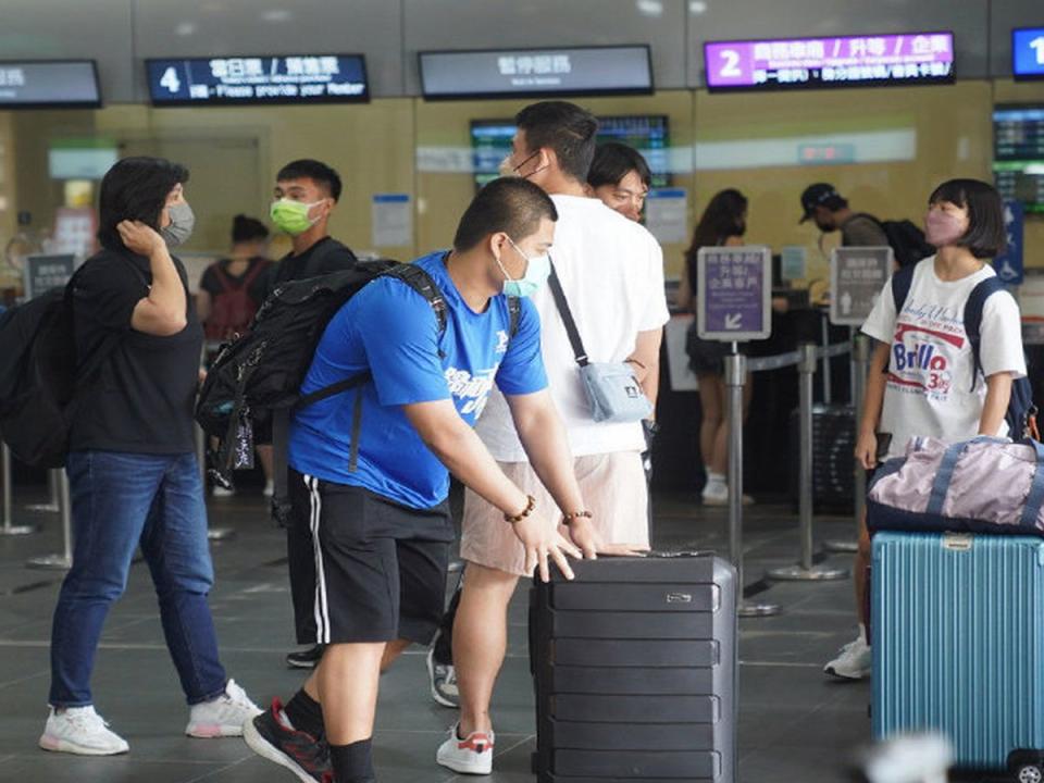 國門開放但中國大陸地區，仍受禁團令限制。（圖：取自微博）