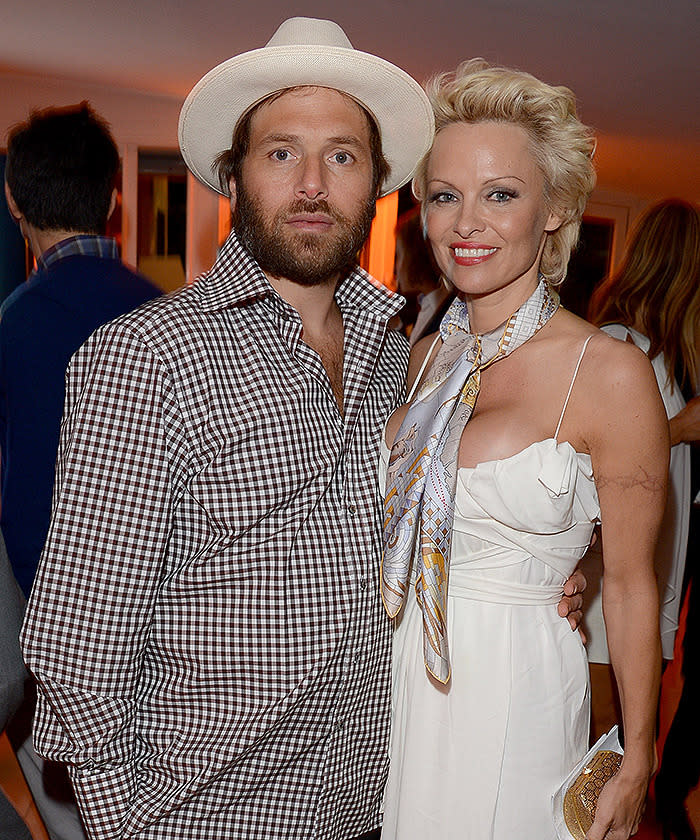 Pamela Anderson files for divorce from Rick Salomon