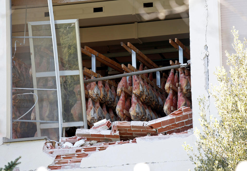 New earthquake rocks Italy, flattens historic basilica