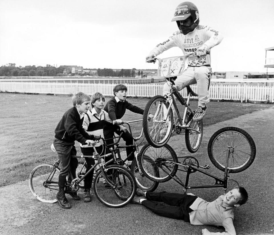 These Amazing Cycling Photos Will Send You Back in Time