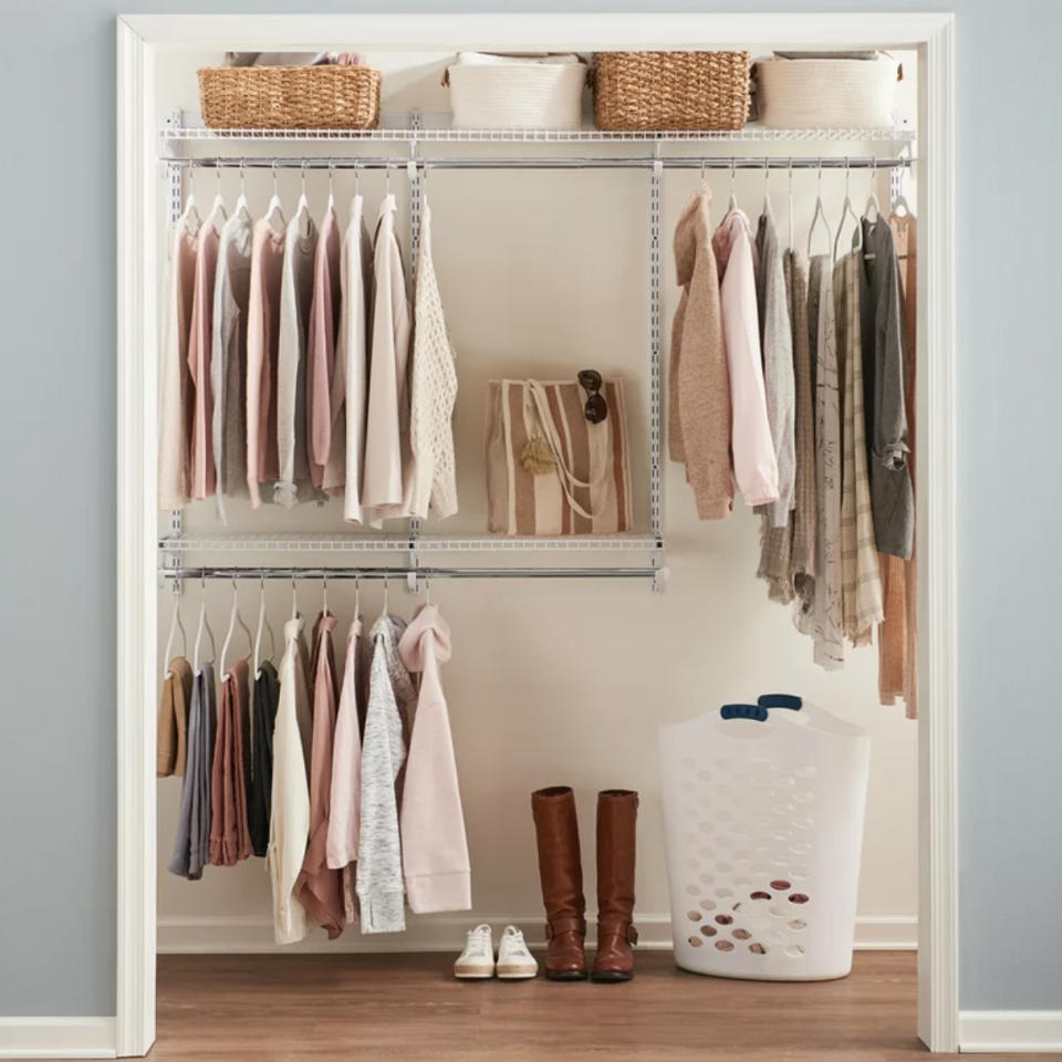 White 3 to 6 feet expandable closet kit
