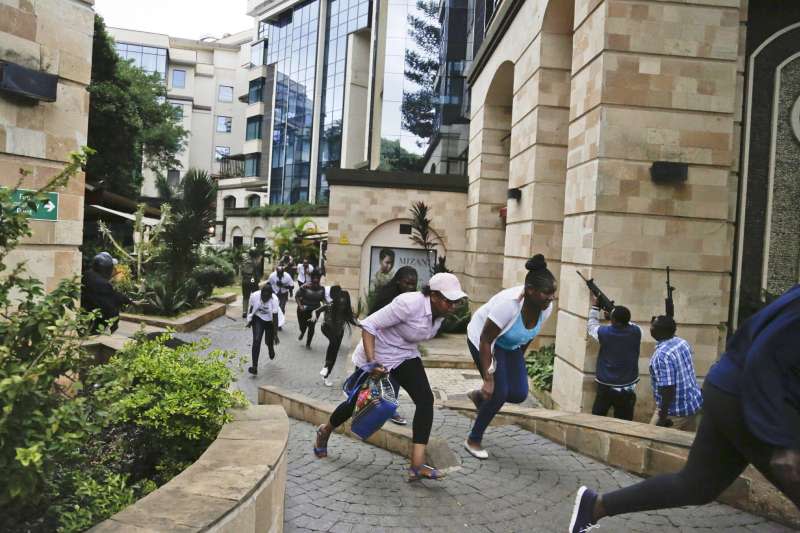 肯亞首都的「都喜酒店」附近，15日發生恐怖攻擊（AP）