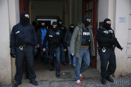 German special police units leave an apartment building in the Wedding district in Berlin January 16, 2015. REUTERS/Fabrizio Bensch