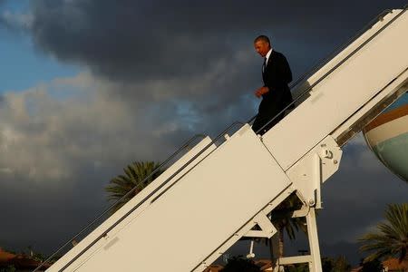 U.S. President Barack Obama arrives aboard Air Force One at Joint Base Pearl Harbor-Hickam, Hawaii, U.S. August 31, 2016. REUTERS/Jonathan Ernst