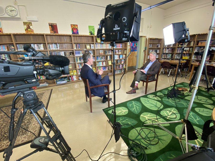 CBS News chief Washignton correspondent Major Garrett interviews California Governor Gavin Newsom. / Credit: CBS News