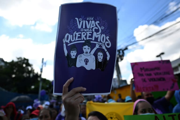 El Movimiento Salvadoreño de Mujeres (MSM), al que pertenecía Rosa Elvira Flores, había exigido a las autoridades encontrar a los culpables y que se "haga justicia" (Marvin RECINOS)