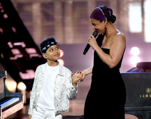 LOS ANGELES, CALIFORNIA - MARCH 14: (EDITORIAL USE ONLY. NO COMMERCIAL USE)  Alicia Keys and her son Egypt Daoud Dean perform onstage at the 2019 iHeartRadio Music Awards which broadcasted live on FOX at Microsoft Theater on March 14, 2019 in Los Angeles, California. (Photo by Kevin Winter/Getty Images for iHeartMedia)