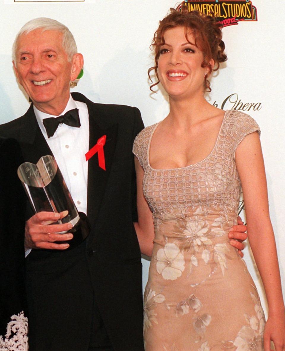 <p>Además, Aaron Spelling, productor de la serie y padre de Tori, que encarnaba a Donna, consideraba que Shannen era una mala influencia para su hija. De ahí que el personaje de Brenda acabara en Londres estudiando arte dramático. (Foto: Gtres). </p>