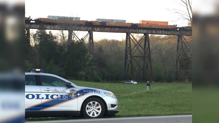 Police attend the scene at the bridge in Louisville, Kentucky. Photo: Wave 3 News