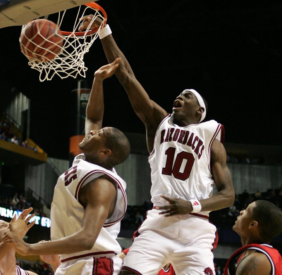 NASHVILLE, TN – MARCH 09: Ronnie Brewer #10 of the Arkansas Razorbacks puts back an offensive rebound for a dunk against the Georgia Bulldogs during day 1 of the SEC Men’s Basketball Conference Tournament March 9, 2006 at the Gaylord Entertainment Center in Nashville, Tennessee. (Photo by Andy Lyons/Getty Images)