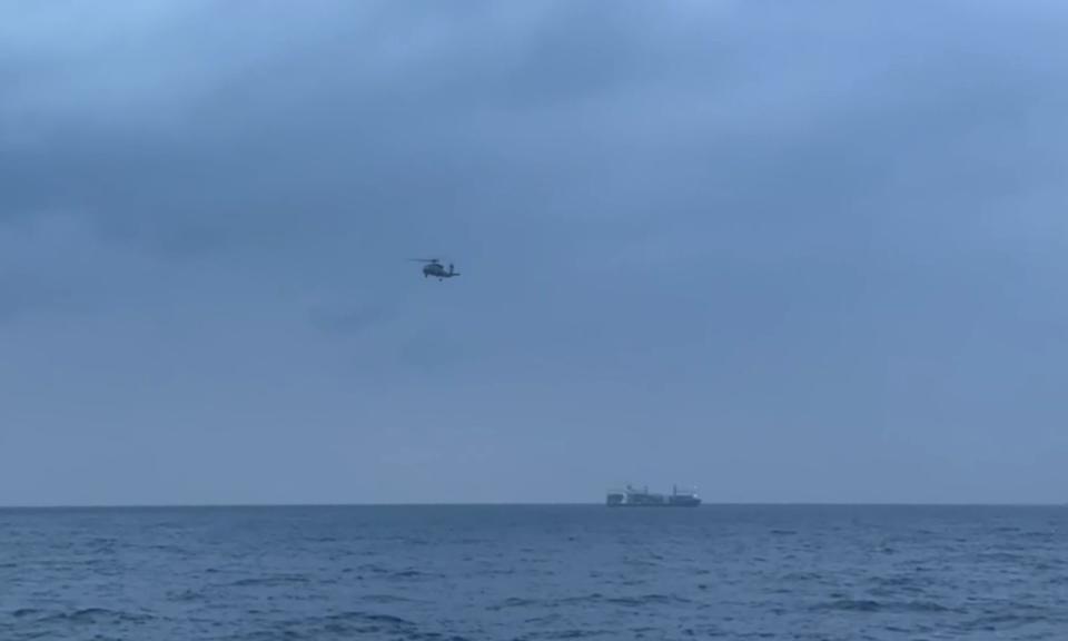 海巡署出動三艦一艇，持續搜救海虎潛艦落海失聯軍官。（海巡署提供）