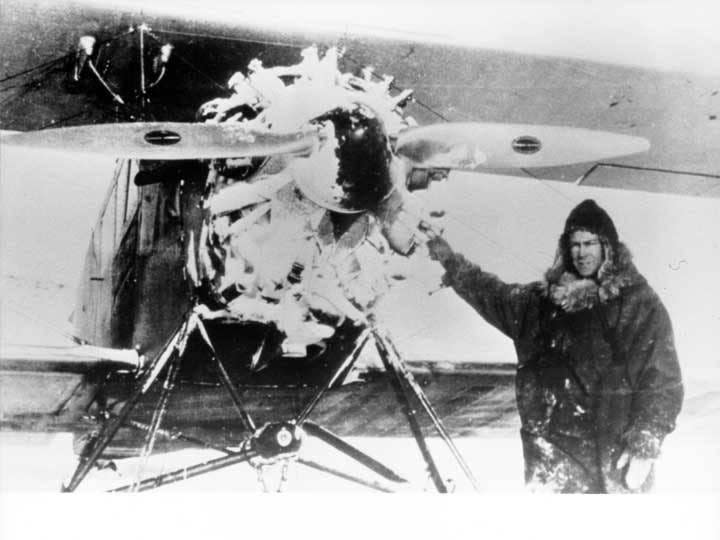 Noel Wien with aircraft in Candle, Alaska in 1927.