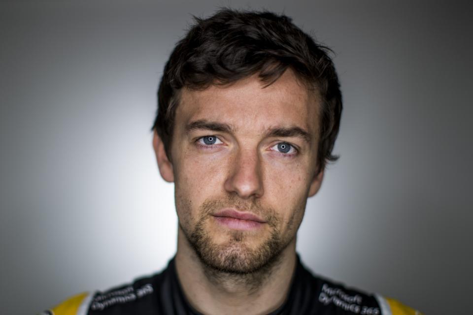 <p><strong>Palmer, Jolyon</strong><br><strong>Nationality: British</strong><br><strong>Team: Renault</strong><br><strong><br>Age: 26</strong><br><strong><br>Car No: 30</strong> </p>