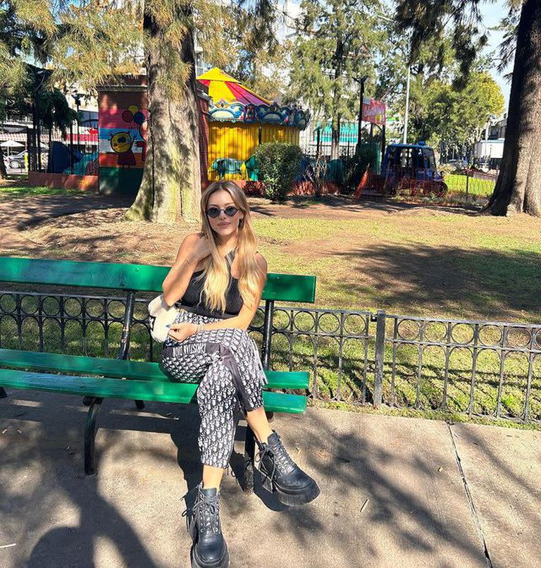 Evangelina Anderson pasó por la plaza de su infancia
