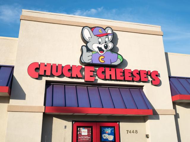 Chuck E. Cheese's Origin Story Is Surprisingly Dark