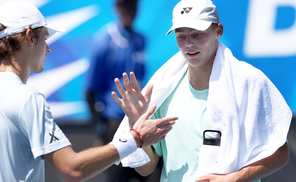 Alex de Minaur, pictured here with Cruz Hewitt after a practice session.