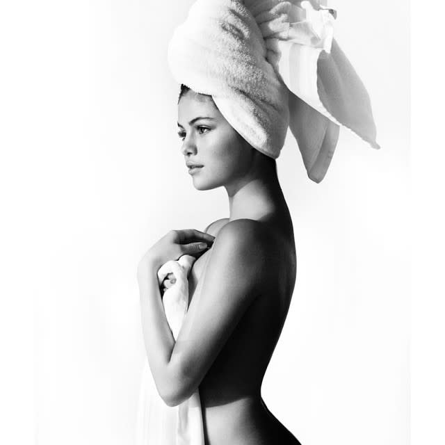 Selena Gomez is stunning -- even in terrycloth! She's the latest celeb to get snapped by photographer Mario Testino for his "towel series." He posted the photo to Instagram on Sunday. <strong>NEWS: Selena Gomez Says 'There's More to Love' in Sexy Swimsuit Photo</strong> Gomez joins fellow famous faces like Gigi Hadid, Blake Lively, and ex-boyfriend Justin Bieber in Testino's series. In each one, the subject is posed in a white towel. The former Disney star is showing off her beautiful beach body at every possible opportunity: On her own Instagram, in <em>V Magazine</em>, in her backyard, and in Mexico. She's been open about her struggles with mental illness and eating disorders, so it's awesome to see her flaunting her healthier, happier self. <strong> PICS: Hollywood's Hottest Bikini Bods!</strong> Watch Gomez rock a pink bikini in Mexico: