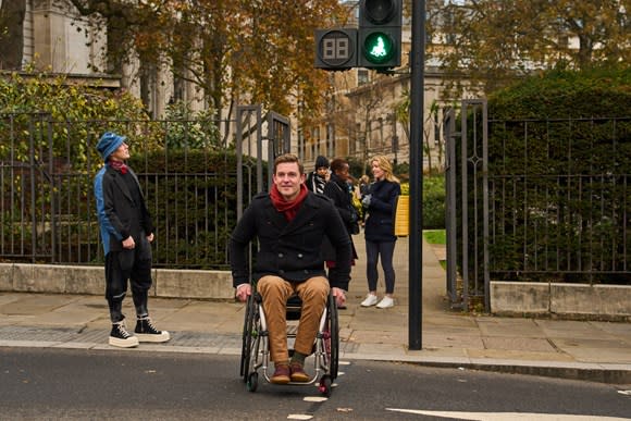 Von Transport for London (TfL) herausgegebenes Handout-Foto des Olympiasiegers im Rudern, Kapitän Pete Reed in Zusammenarbeit mit TfL bei der Einführung von Ampelsignalen für Rollstuhlfahrer. 