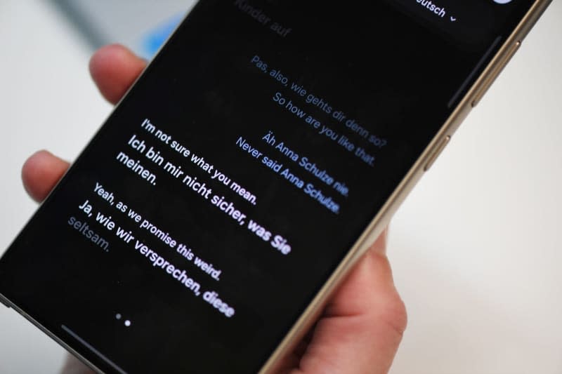 Samsung's live translator for calls is practical for simple conversations in a foreign language, but is unreliable for accurate translation. Christian Klose/dpa
