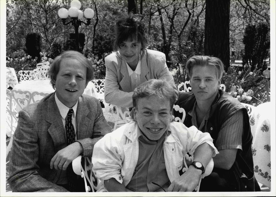 "Willow director Ron Howard, left, at Central Park's Tavern on the Green with cast members Joanne Whalley, top, Val Kilmer, right, and Warwick Davis, seated May 09, 1988. (Photo by Dan Brinzac/New York Post Archives /(c) NYP Holdings, Inc. via Getty Images)"